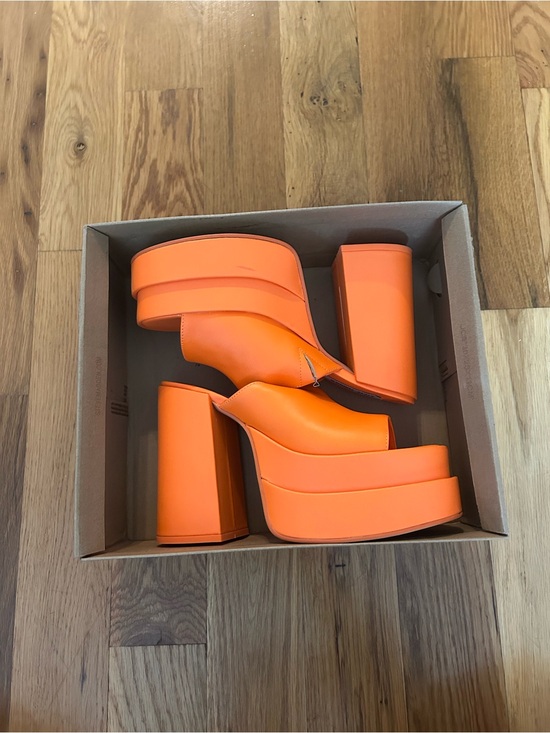Steve Madden Shoes - NIB Steve Madden Orange Platform Sandals